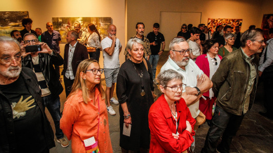 Con la presencia de la alcaldesa Inés Rey, se inauguró esta muestra con el trabajo de más de 60 artistas que participaron el 6 y 7 de junio en las jornadas de puertas abiertas en los estudios de A Coruña