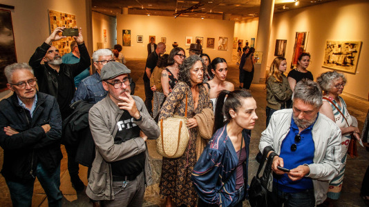 Con la presencia de la alcaldesa Inés Rey, se inauguró esta muestra con el trabajo de más de 60 artistas que participaron el 6 y 7 de junio en las jornadas de puertas abiertas en los estudios de A Coruña