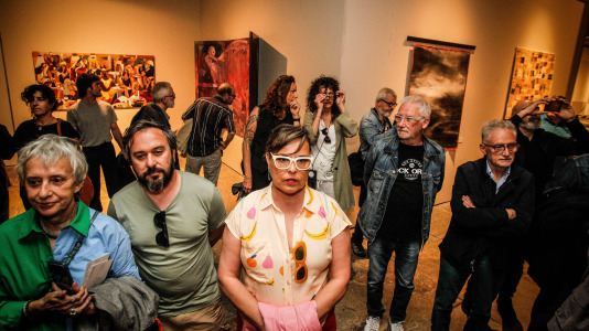 Con la presencia de la alcaldesa Inés Rey, se inauguró esta muestra con el trabajo de más de 60 artistas que participaron el 6 y 7 de junio en las jornadas de puertas abiertas en los estudios de A Coruña