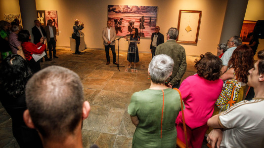Con la presencia de la alcaldesa Inés Rey, se inauguró esta muestra con el trabajo de más de 60 artistas que participaron el 6 y 7 de junio en las jornadas de puertas abiertas en los estudios de A Coruña