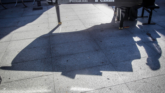 María Pita, Obelisco, Santa Catalina, Méndez Núñez, Riazor... La ciudad se llenó de pianos de cola para acercar la música a profesionales, aficionados y a quien nunca había tocado ni una tecla