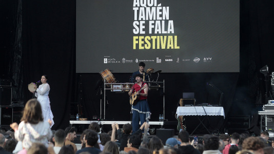 Quintana. Festival aquÃ­ tamÃ©n se fala, en la plaza de la Tolerancia