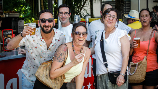 La tradicional sesión vermú, protagonizada este año por Los Kibbis, inició los festejos del barrio