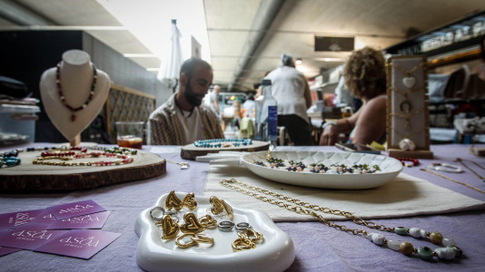 La plaza de Lugo acogió su tradicional mercadillo de artesanía, que celebra el segundo sábado de cada mes