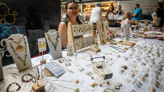 La plaza de Lugo acogió su tradicional mercadillo de artesanía, que celebra el segundo sábado de cada mes