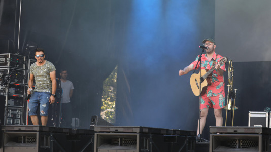 Música y gastronomía se unieron para celebrar el verano vecinal