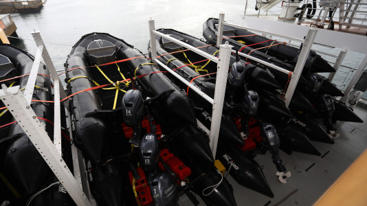 Este pequeño crucero es conocido como el 'barco de los pingüinos' porque habitualmente realiza expediciones por zonas como la Antártida y el Ártico