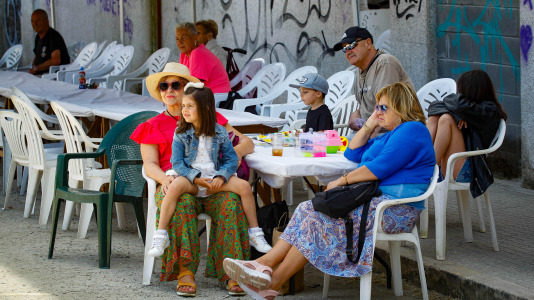 Este sábado 20 y domingo 21 se realizan la Festa do Martinete en la calle Mozart. Churrascada, juegos infantiles, música con DJ Javito, The Nunzias, sesión vermú y una fiesta de espuma son algunos de los atractivos que ofrece la comunidad.