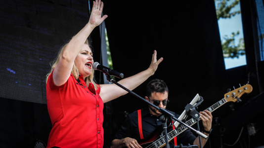 Este sábado 20 y domingo 21 se realizan la Festa do Martinete en la calle Mozart. Churrascada, juegos infantiles, música con DJ Javito, The Nunzias, sesión vermú y una fiesta de espuma son algunos de los atractivos que ofrece la comunidad.