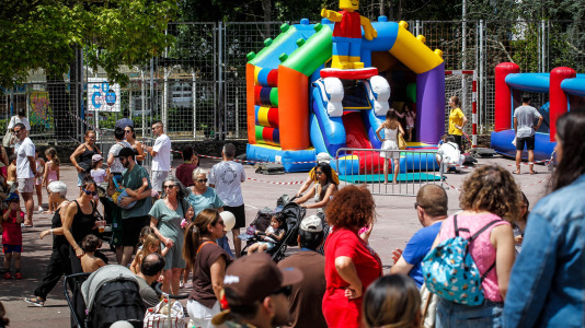 La Asociación de Comerciantes de Castrillón, Eirís y Monelos festeja la llegada del verano con pulpo y churrasco, la actuación de Donaire y múltiples actividades más, este sábado 20 de junio, en la plaza Pablo Iglesias