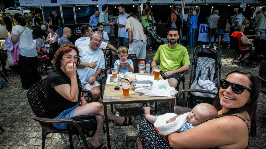 La Asociación de Comerciantes de Castrillón, Eirís y Monelos festeja la llegada del verano con pulpo y churrasco, la actuación de Donaire y múltiples actividades más, este sábado 20 de junio, en la plaza Pablo Iglesias