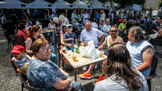 La Asociación de Comerciantes de Castrillón, Eirís y Monelos festeja la llegada del verano con pulpo y churrasco, la actuación de Donaire y múltiples actividades más, este sábado 20 de junio, en la plaza Pablo Iglesias