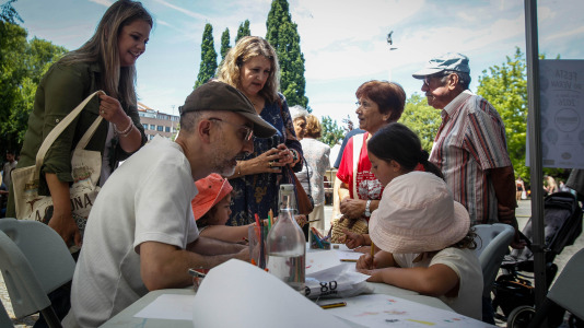 La Asociación de Comerciantes de Castrillón, Eirís y Monelos festeja la llegada del verano con pulpo y churrasco, la actuación de Donaire y múltiples actividades más, este sábado 20 de junio, en la plaza Pablo Iglesias
