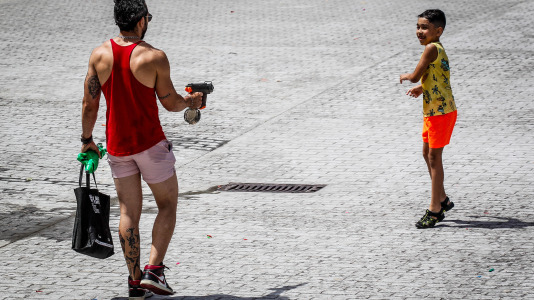 La Asociación de Comerciantes de Castrillón, Eirís y Monelos festeja la llegada del verano con pulpo y churrasco, la actuación de Donaire y múltiples actividades más, este sábado 20 de junio, en la plaza Pablo Iglesias