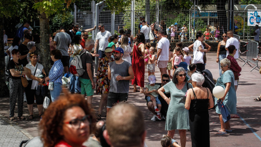 La Asociación de Comerciantes de Castrillón, Eirís y Monelos festeja la llegada del verano con pulpo y churrasco, la actuación de Donaire y múltiples actividades más, este sábado 20 de junio, en la plaza Pablo Iglesias