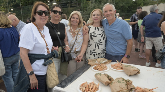 La comisión de San Juan de Anceis despachó ayer cerca de 2.000 raciones –más de 900 kilos– de cigala en uno de los eventos más multitudinarios del año en el municipio cambrés