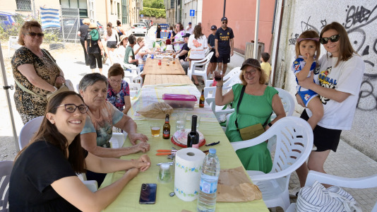 Este sábado 20 y domingo 21 se realizan la Festa do Martinete en la calle Mozart. Churrascada, juegos infantiles, música con DJ Javito, The Nunzias, sesión vermú y una fiesta de espuma son algunos de los atractivos que ofrece la comunidad