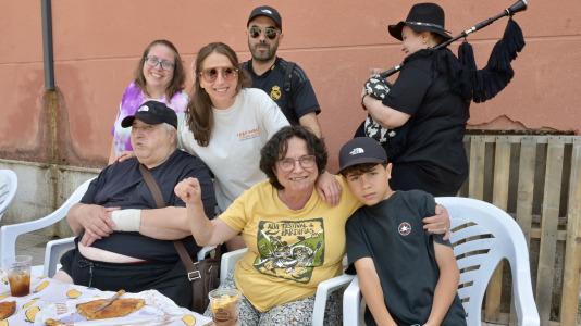 Este sábado 20 y domingo 21 se realizan la Festa do Martinete en la calle Mozart. Churrascada, juegos infantiles, música con DJ Javito, The Nunzias, sesión vermú y una fiesta de espuma son algunos de los atractivos que ofrece la comunidad