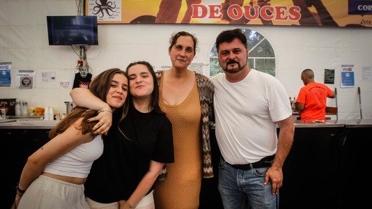 Luego de  la misa solemne y la procesión, este domingo la sesión vermú y el fideuá de Ouces estuvo amenizado por Unión y Fuerza y Dj Pedro
