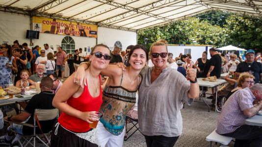 Luego de  la misa solemne y la procesión, este domingo la sesión vermú y el fideuá de Ouces estuvo amenizado por Unión y Fuerza y Dj Pedro