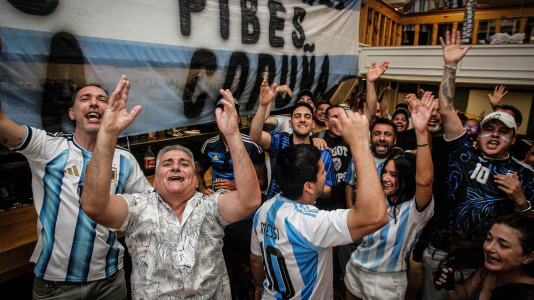 ‘Liturgia’ para acompañar a Leo Messi a otra de sus citas con la historia, Precisamente la jornada coincide con una bella efeméride para los seguidores de la albiceleste: el día del futbolista argentino, precisamente en el día del futbolista argentino