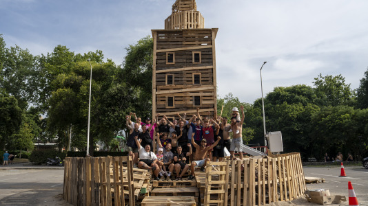 La Torre de Hércules en el barrio Las Flores