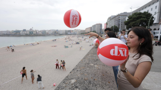 El Ideal Gallego y DXT estuvieron desde temprano compartiendo pelotas en la playa