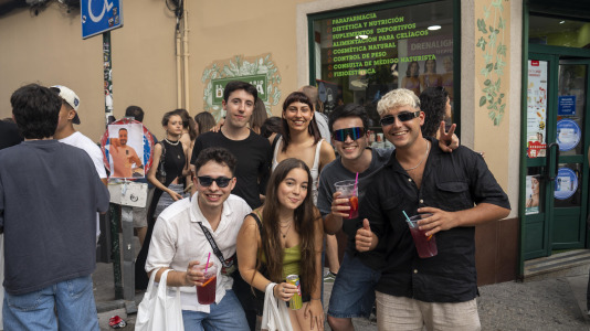 Ambiente de fiesta total en la calle San Juan
