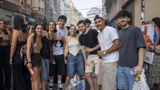 Ambiente de fiesta total en la calle San Juan