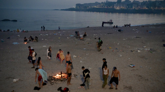 El Paseo Marítimo de A Coruña amaneció con toneladas de basura
