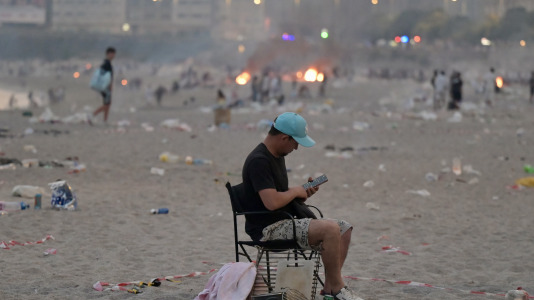 El Paseo Marítimo de A Coruña amaneció con toneladas de basura