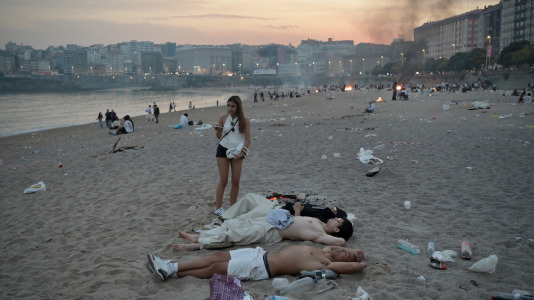 El Paseo Marítimo de A Coruña amaneció con toneladas de basura