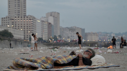 El Paseo Marítimo de A Coruña amaneció con toneladas de basura