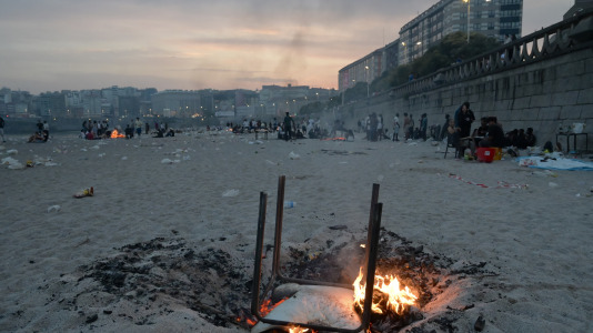 El Paseo Marítimo de A Coruña amaneció con toneladas de basura