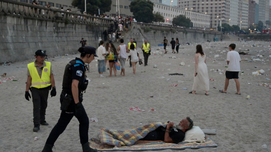 El Paseo Marítimo de A Coruña amaneció con toneladas de basura