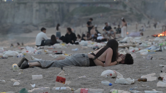 El Paseo Marítimo de A Coruña amaneció con toneladas de basura