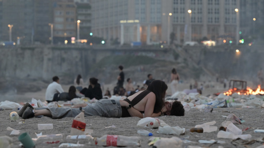 El Paseo Marítimo de A Coruña amaneció con toneladas de basura