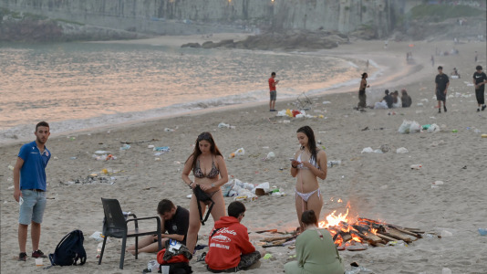 El Paseo Marítimo de A Coruña amaneció con toneladas de basura