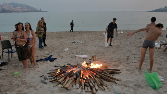 El Paseo Marítimo de A Coruña amaneció con toneladas de basura