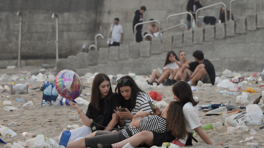 El Paseo Marítimo de A Coruña amaneció con toneladas de basura
