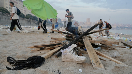 El Paseo Marítimo de A Coruña amaneció con toneladas de basura