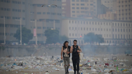 El Paseo Marítimo de A Coruña amaneció con toneladas de basura