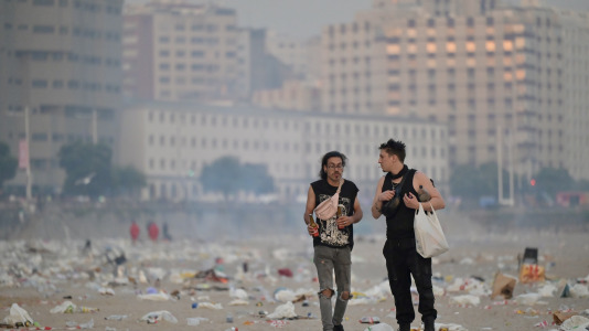 El Paseo Marítimo de A Coruña amaneció con toneladas de basura
