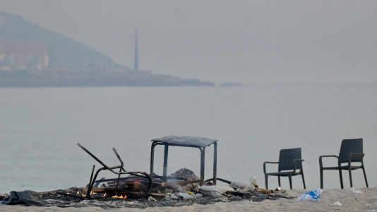 El Paseo Marítimo de A Coruña amaneció con toneladas de basura