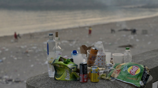 El Paseo Marítimo de A Coruña amaneció con toneladas de basura