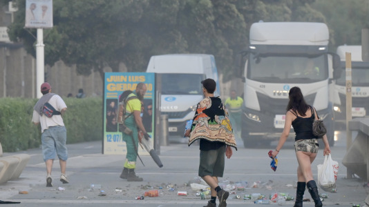 El Paseo Marítimo de A Coruña amaneció con toneladas de basura