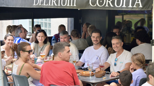 El local del Paseo de los Puentes organizó en su terraza una degustación de arroz y pulpo para celebrar la llegada de la temporada estival