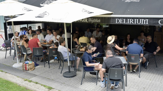 El local del Paseo de los Puentes organizó en su terraza una degustación de arroz y pulpo para celebrar la llegada de la temporada estival