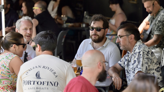 El local del Paseo de los Puentes organizó en su terraza una degustación de arroz y pulpo para celebrar la llegada de la temporada estival