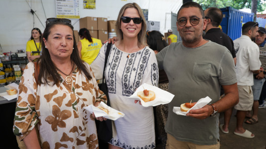 Una degustación de chorizos al vino abrió la edición 2026 de la celebración en la parroquia oleirense.